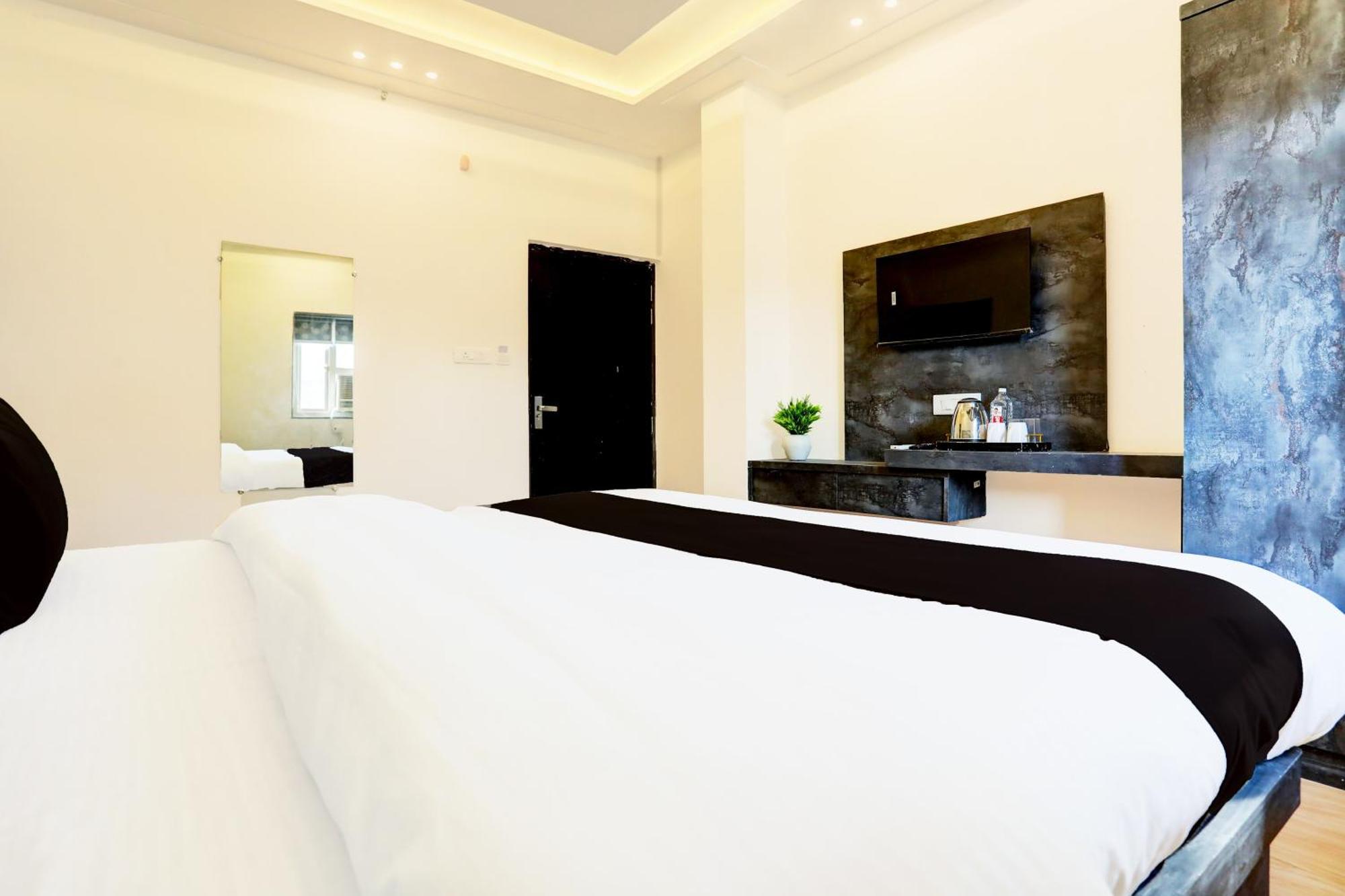 Отель Super Townhouse Balua Road Pahadiya Варанаси Экстерьер фото
